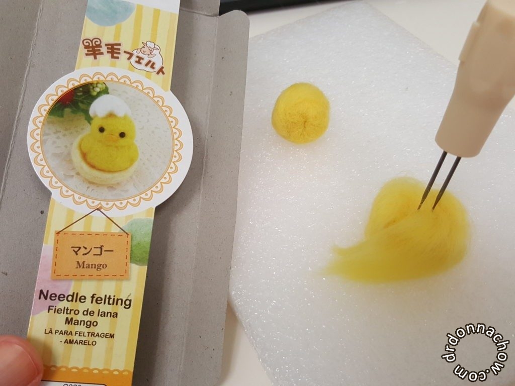 The DIY needle felting kit from Daiso did not have any instructions!